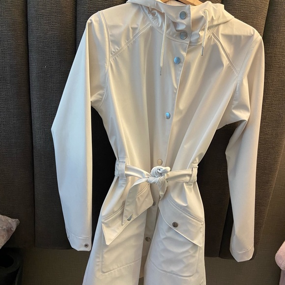 Helly Hansen Women's Helox+ Windproof Waterproof Belted Rain Jacket - Picture 6 of 6